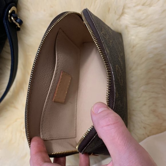 Louis Vuitton Cosmetics Pouch - Picture 8 of 10